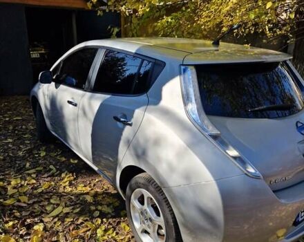 Сірий Ніссан Ліф, об'ємом двигуна 0 л та пробігом 142 тис. км за 5500 $, фото 3 на Automoto.ua