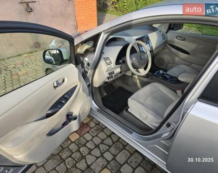 Сірий Ніссан Ліф, об'ємом двигуна 0 л та пробігом 126 тис. км за 4400 $, фото 13 на Automoto.ua