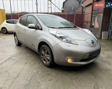 Сірий Ніссан Ліф, об'ємом двигуна 0 л та пробігом 135 тис. км за 4990 $, фото 3 на Automoto.ua