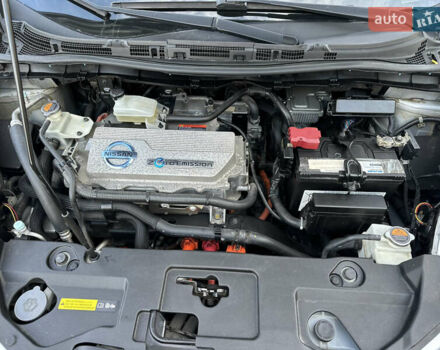 Серый Ниссан Лиф, объемом двигателя 0 л и пробегом 69 тыс. км за 5650 $, фото 22 на Automoto.ua