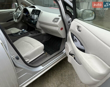 Сірий Ніссан Ліф, об'ємом двигуна 0 л та пробігом 135 тис. км за 4990 $, фото 23 на Automoto.ua