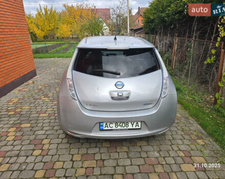 Сірий Ніссан Ліф, об'ємом двигуна 0 л та пробігом 126 тис. км за 4400 $, фото 3 на Automoto.ua