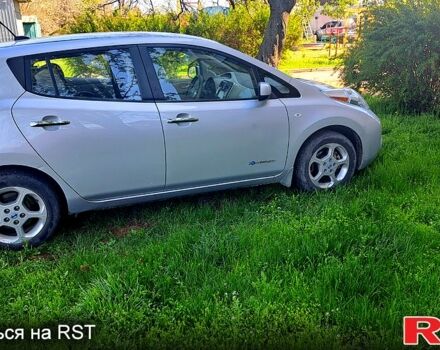 Сірий Ніссан Ліф, об'ємом двигуна 0 л та пробігом 125 тис. км за 5500 $, фото 2 на Automoto.ua