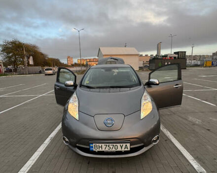 Ниссан Лиф 2013 в Одессе на Automoto.ua Серый Ниссан Лиф, объемом двигателя 0 л и пробегом 180 тыс. км за 5500 $, фото 1 на Automoto.ua