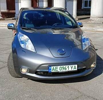 Серый Ниссан Лиф, объемом двигателя 0 л и пробегом 126 тыс. км за 7900 $, фото 5 на Automoto.ua