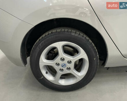 Ниссан Лиф 2013 в Стрые на Automoto.ua Серый Ниссан Лиф, объемом двигателя 0 л и пробегом 118 тыс. км за 6800 $, фото 24 на Automoto.ua