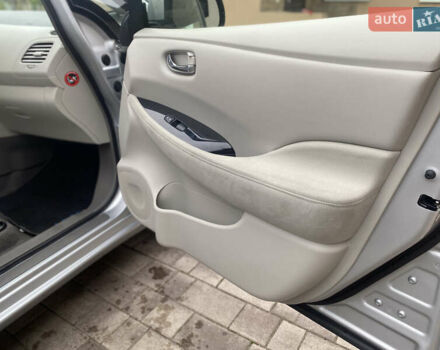 Серый Ниссан Лиф, объемом двигателя 0 л и пробегом 72 тыс. км за 4990 $, фото 17 на Automoto.ua