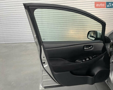 Серый Ниссан Лиф, объемом двигателя 0 л и пробегом 117 тыс. км за 6800 $, фото 18 на Automoto.ua