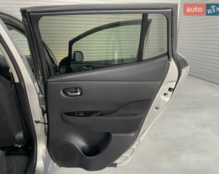 Серый Ниссан Лиф, объемом двигателя 0 л и пробегом 117 тыс. км за 6800 $, фото 28 на Automoto.ua