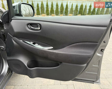 Сірий Ніссан Ліф, об'ємом двигуна 0 л та пробігом 126 тис. км за 5750 $, фото 32 на Automoto.ua