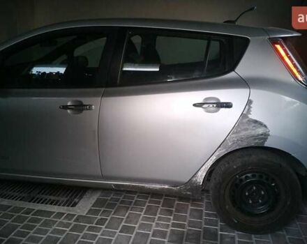 Серый Ниссан Лиф, объемом двигателя 0 л и пробегом 99 тыс. км за 8000 $, фото 5 на Automoto.ua