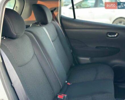 Серый Ниссан Лиф, объемом двигателя 0 л и пробегом 75 тыс. км за 5000 $, фото 11 на Automoto.ua