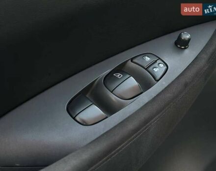 Серый Ниссан Лиф, объемом двигателя 0 л и пробегом 75 тыс. км за 5000 $, фото 12 на Automoto.ua