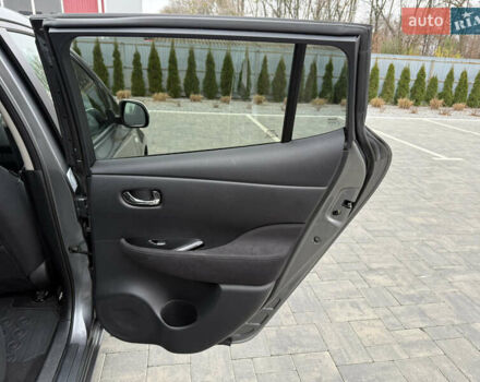 Сірий Ніссан Ліф, об'ємом двигуна 0 л та пробігом 126 тис. км за 5750 $, фото 36 на Automoto.ua