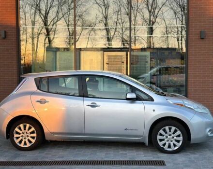 Серый Ниссан Лиф, объемом двигателя 0 л и пробегом 75 тыс. км за 5000 $, фото 3 на Automoto.ua