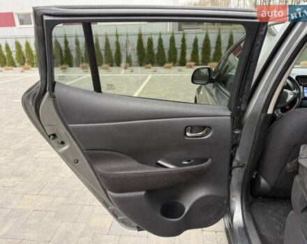 Сірий Ніссан Ліф, об'ємом двигуна 0 л та пробігом 126 тис. км за 5750 $, фото 24 на Automoto.ua