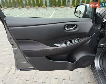 Сірий Ніссан Ліф, об'ємом двигуна 0 л та пробігом 126 тис. км за 5750 $, фото 11 на Automoto.ua