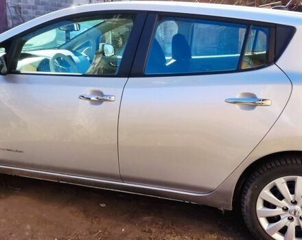Сірий Ніссан Ліф, об'ємом двигуна 0 л та пробігом 131 тис. км за 7000 $, фото 1 на Automoto.ua