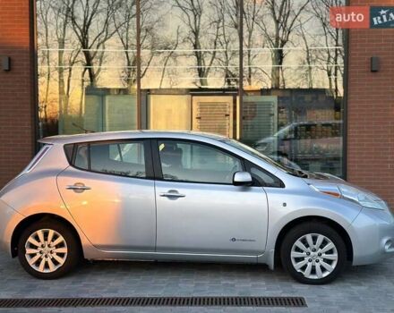 Серый Ниссан Лиф, объемом двигателя 0 л и пробегом 75 тыс. км за 5000 $, фото 3 на Automoto.ua