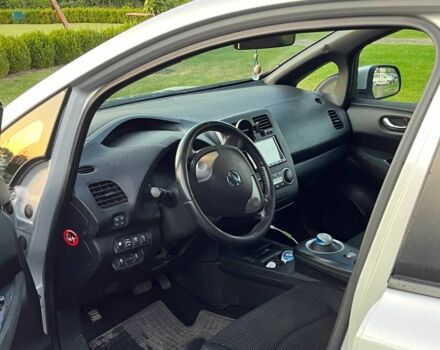 Серый Ниссан Лиф, объемом двигателя 0 л и пробегом 85 тыс. км за 6000 $, фото 4 на Automoto.ua