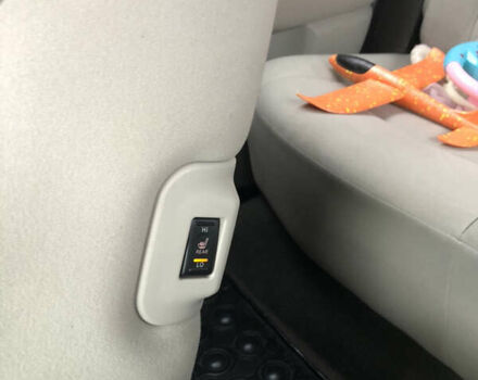 Серый Ниссан Лиф, объемом двигателя 0 л и пробегом 143 тыс. км за 4200 $, фото 17 на Automoto.ua