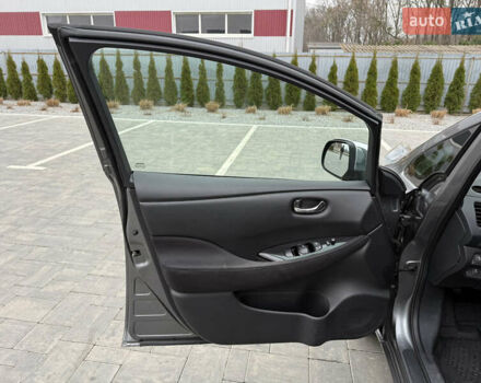 Сірий Ніссан Ліф, об'ємом двигуна 0 л та пробігом 126 тис. км за 5750 $, фото 10 на Automoto.ua