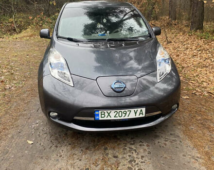 Серый Ниссан Лиф, объемом двигателя 0 л и пробегом 135 тыс. км за 8000 $, фото 2 на Automoto.ua