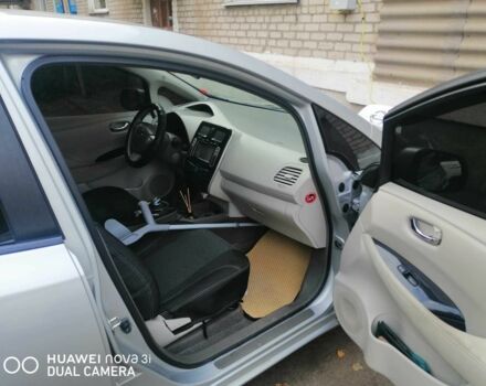 Серый Ниссан Лиф, объемом двигателя 0 л и пробегом 96 тыс. км за 5500 $, фото 4 на Automoto.ua