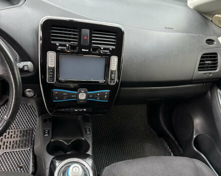 Серый Ниссан Лиф, объемом двигателя 0 л и пробегом 96 тыс. км за 8000 $, фото 16 на Automoto.ua