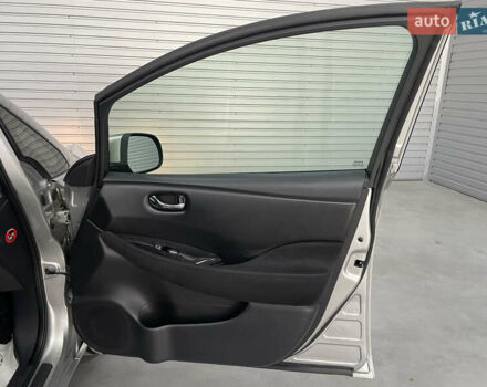 Серый Ниссан Лиф, объемом двигателя 0 л и пробегом 117 тыс. км за 6800 $, фото 25 на Automoto.ua