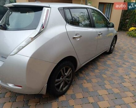 Ниссан Лиф 2014 в Ровно на Automoto.ua Серый Ниссан Лиф, объемом двигателя 0 л и пробегом 118 тыс. км за 5700 $, фото 3 на Automoto.ua