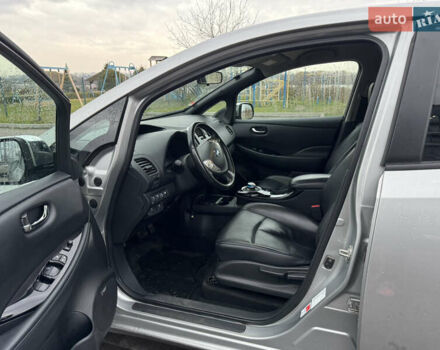 Сірий Ніссан Ліф, об'ємом двигуна 0 л та пробігом 75 тис. км за 7500 $, фото 14 на Automoto.ua