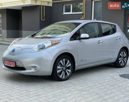 Серый Ниссан Лиф, объемом двигателя 0 л и пробегом 147 тыс. км за 4400 $, фото 1 на Automoto.ua