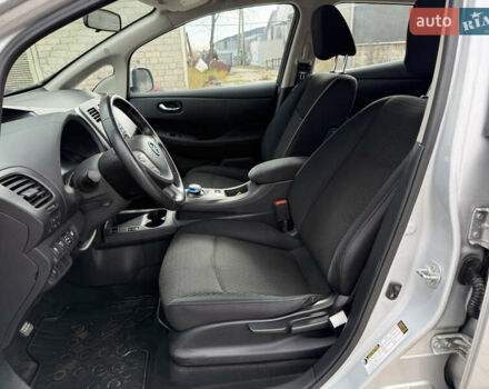 Серый Ниссан Лиф, объемом двигателя 0 л и пробегом 134 тыс. км за 6499 $, фото 16 на Automoto.ua