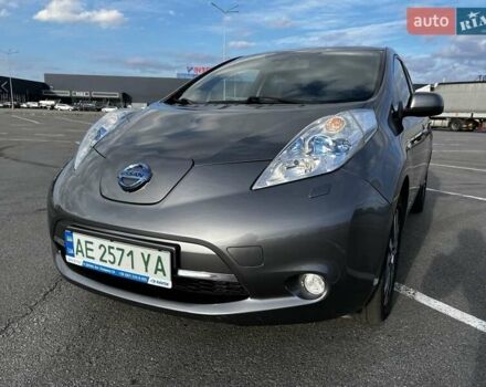 Серый Ниссан Лиф, объемом двигателя 0 л и пробегом 124 тыс. км за 7777 $, фото 3 на Automoto.ua