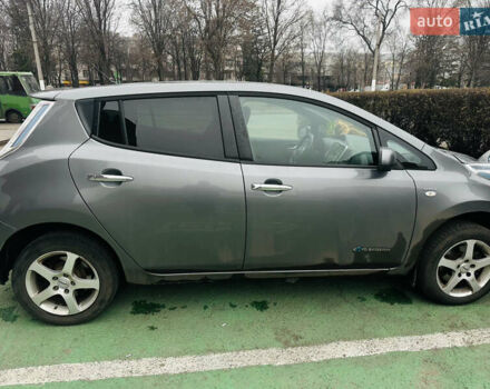 Серый Ниссан Лиф, объемом двигателя 0 л и пробегом 130 тыс. км за 7500 $, фото 5 на Automoto.ua