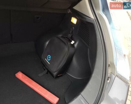 Серый Ниссан Лиф, объемом двигателя 0 л и пробегом 100 тыс. км за 5999 $, фото 53 на Automoto.ua