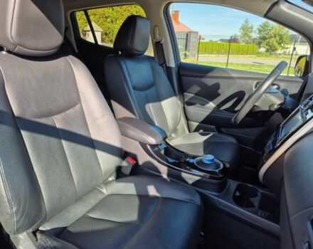 Серый Ниссан Лиф, объемом двигателя 0 л и пробегом 150 тыс. км за 2015 $, фото 5 на Automoto.ua