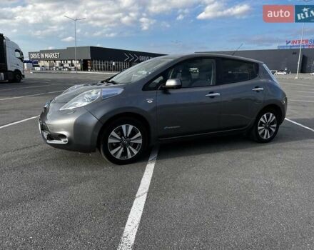 Серый Ниссан Лиф, объемом двигателя 0 л и пробегом 124 тыс. км за 7777 $, фото 4 на Automoto.ua