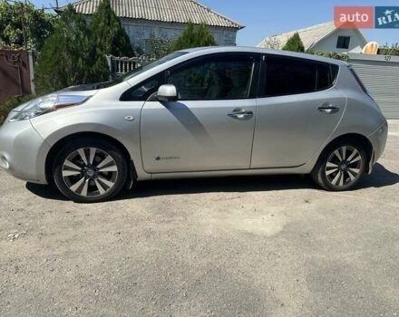 Серый Ниссан Лиф, объемом двигателя 0 л и пробегом 208 тыс. км за 10700 $, фото 4 на Automoto.ua