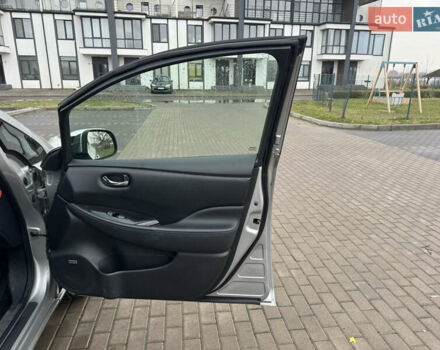 Сірий Ніссан Ліф, об'ємом двигуна 0 л та пробігом 75 тис. км за 7500 $, фото 24 на Automoto.ua