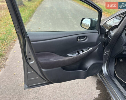 Сірий Ніссан Ліф, об'ємом двигуна 0 л та пробігом 138 тис. км за 5950 $, фото 13 на Automoto.ua