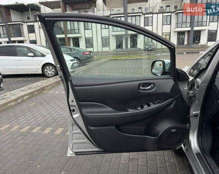 Сірий Ніссан Ліф, об'ємом двигуна 0 л та пробігом 75 тис. км за 7500 $, фото 15 на Automoto.ua