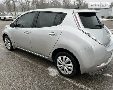 Сірий Ніссан Ліф, об'ємом двигуна 0 л та пробігом 135 тис. км за 6200 $, фото 6 на Automoto.ua