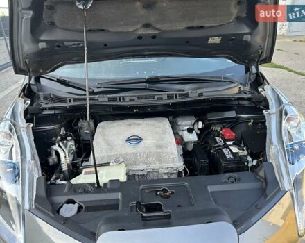 Сірий Ніссан Ліф, об'ємом двигуна 0 л та пробігом 154 тис. км за 8200 $, фото 47 на Automoto.ua