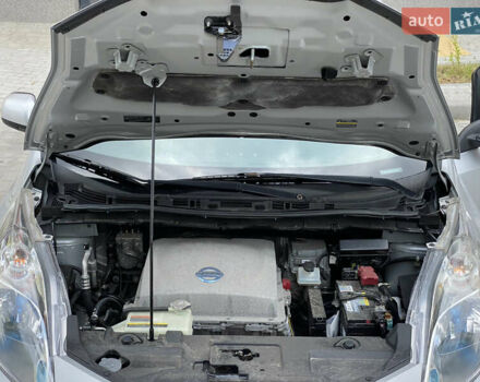 Серый Ниссан Лиф, объемом двигателя 0 л и пробегом 147 тыс. км за 4400 $, фото 14 на Automoto.ua