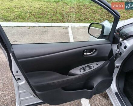 Серый Ниссан Лиф, объемом двигателя 0 л и пробегом 46 тыс. км за 7500 $, фото 14 на Automoto.ua