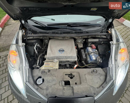 Серый Ниссан Лиф, объемом двигателя 0 л и пробегом 130 тыс. км за 5900 $, фото 16 на Automoto.ua