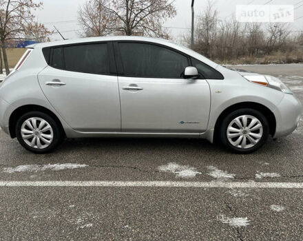 Сірий Ніссан Ліф, об'ємом двигуна 0 л та пробігом 135 тис. км за 6200 $, фото 3 на Automoto.ua