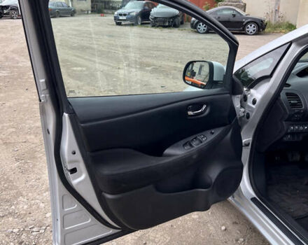 Серый Ниссан Лиф, объемом двигателя 0 л и пробегом 105 тыс. км за 11900 $, фото 12 на Automoto.ua